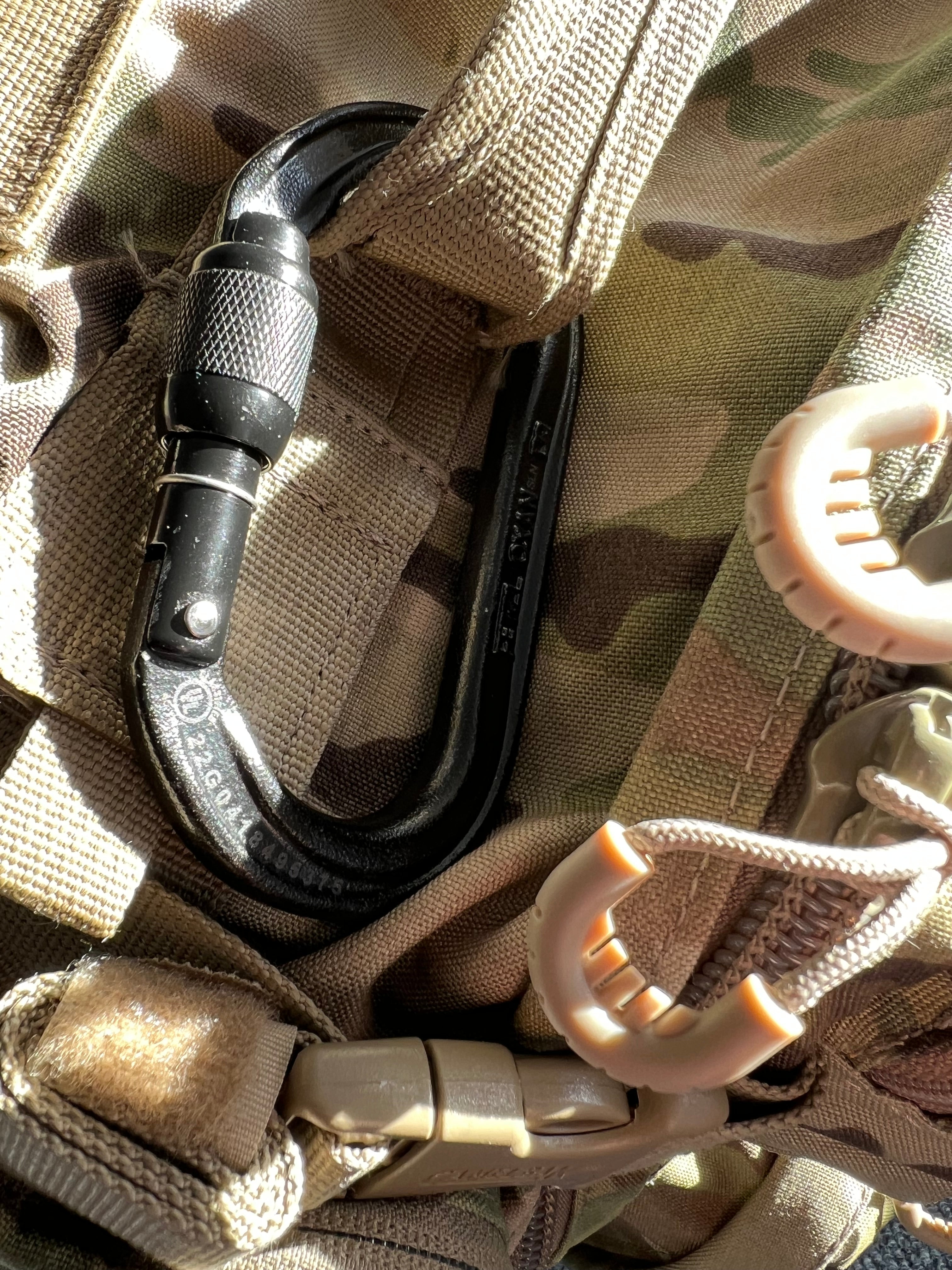 Petzl OXAN Screw-Lock Oval Black Tactical Carabiner